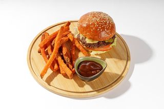 Бургер с говядиной (320г)