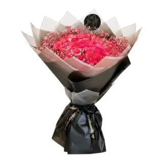 Pink roses And gypso