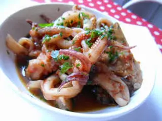 Calamari saltati con carciofi