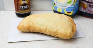 Calzone fritto pomodoro e mozzarella