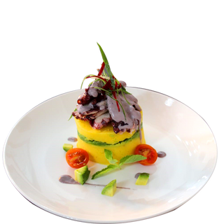 Causa de pulpo al olivo