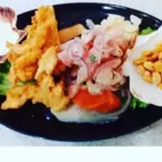 Ceviche con chicharrón de pescado