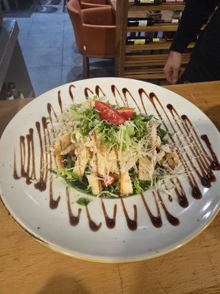 Caesar salata sa piletinom
