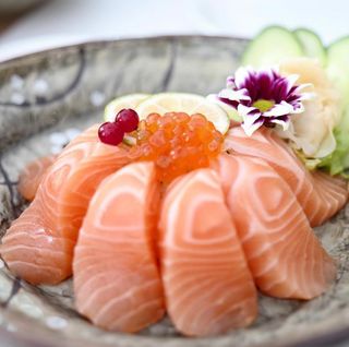 Chirashi sake don