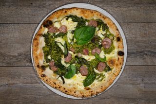 Pizza cicoria e salsiccia