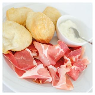 Coccoli, prosciutto crudo, burrata
