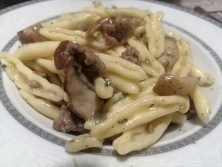 Cortecce con funghi porcini e salsiccia