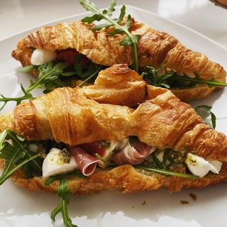 Croissant Salgado de Pesto e Presunto
