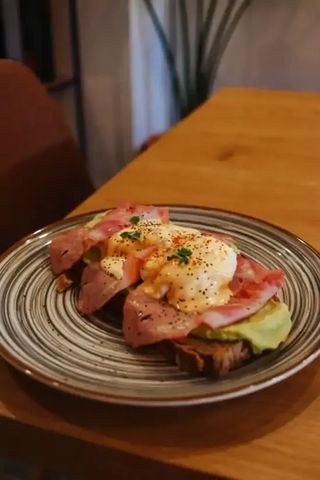 Ovos Benedict com Bacon