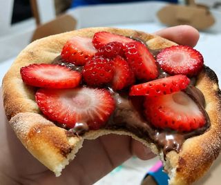 Esfiha de Morango com Nutella