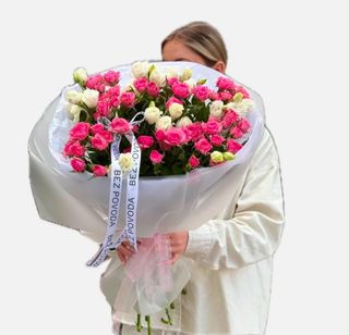Букет из эустомы и кустовой розы 15 веток