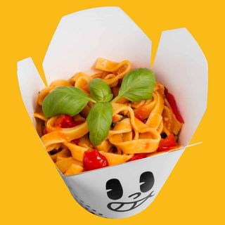 Fettuccine pomodoro e basilico sostanziosa