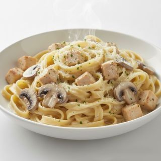 Фетучини с курицей и грибами (320г)