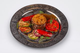 Филе-миньон с хаш-брауни и овощами (550г)