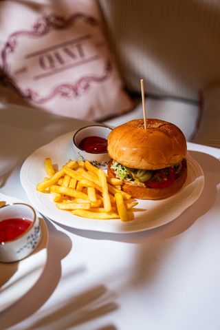 Шеф Бургер с телятиной (300г)