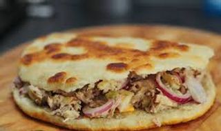 Focaccia ripiena con kebab