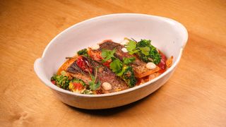 Форель с брокколи и соусом леччо (300г)