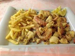 Piatto fritto misto con patate