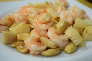 30 Gamberetti con ananas e mandorle