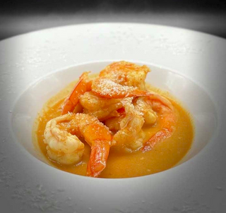 Gamberi saltati con curry rosso e latte di cocco
