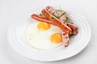 Глазунья с колбасками (420 гр)