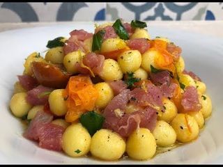Gnocchetto con datterino giallo e tonno