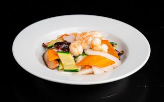 Gnocchi di riso con gamberi e verdura