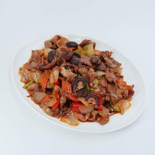 705 Govedina sa kineskim pečurkama i povrćem