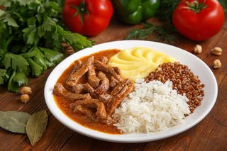 Гуляш с гарниром (350г)