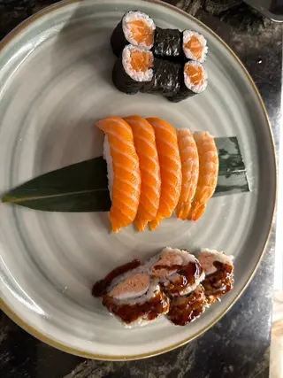 H5. Sushi - 15 pezzi