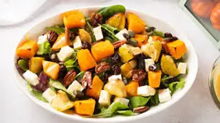 Insalata di verza e ucca, uva sultanina e cioccolato