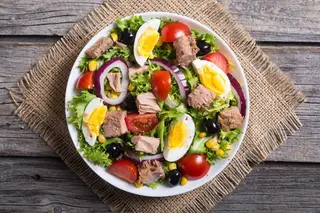 Insalatona mista con tonno
