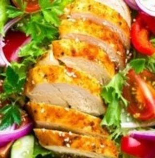 Insalatona di pollo marinato