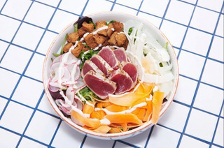 Insalatone con tonno scottato
