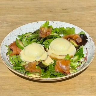 Jaja Benedikt sa lososom 300g