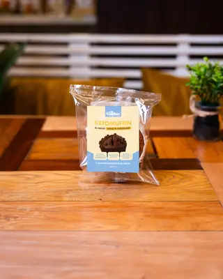 Keto muffin al cacao con gocce di cioccolato