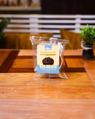 Keto muffin al cacao con gocce di cioccolato