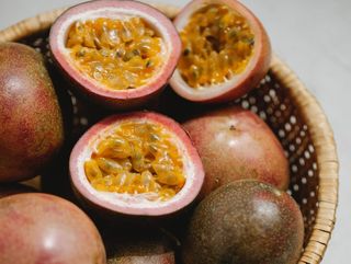 Black Passion Fruit, 1 Piece