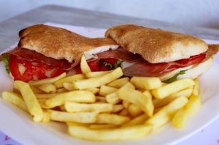 Klub sendviči sa pršutom 425gr