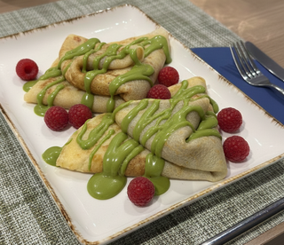 Palačinke sa kremom od pistaća i maline