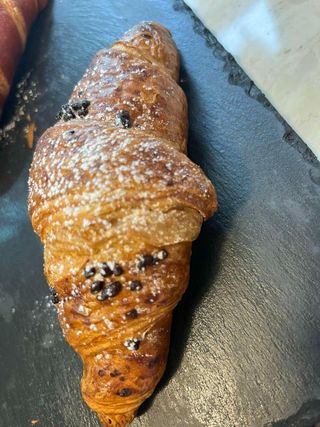 Punjeni kroasan čoko-lješnik