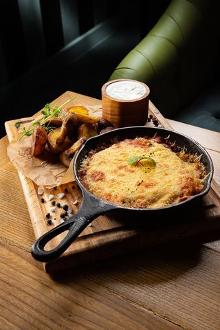 Куринный шницель ПАРМЕЗАН с молодым картофелем и грибами (140/150/50г)