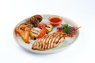 Куриное филе с овощами гриль (350г)