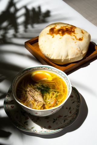 Куриный бульон с домашней яичной лапшой (400г)