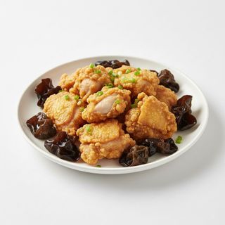 Курица в кляре с древесными грибами (420г)