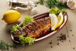 Жареная форель (450г)
