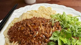 Lamian con salsa di carne fritta