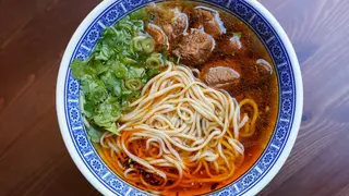 Lamian di manzo brasato con brodo