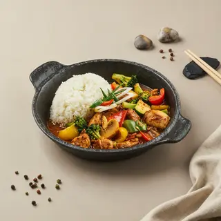 Курица с овощами с соусом карри (500г)