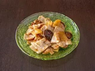 Maiale con funghi e bambù